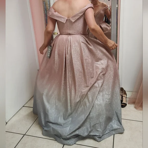NWT CR839 Off shoulder ball gown with glitter ombre fabric Size 12 - Picture 7 of 9